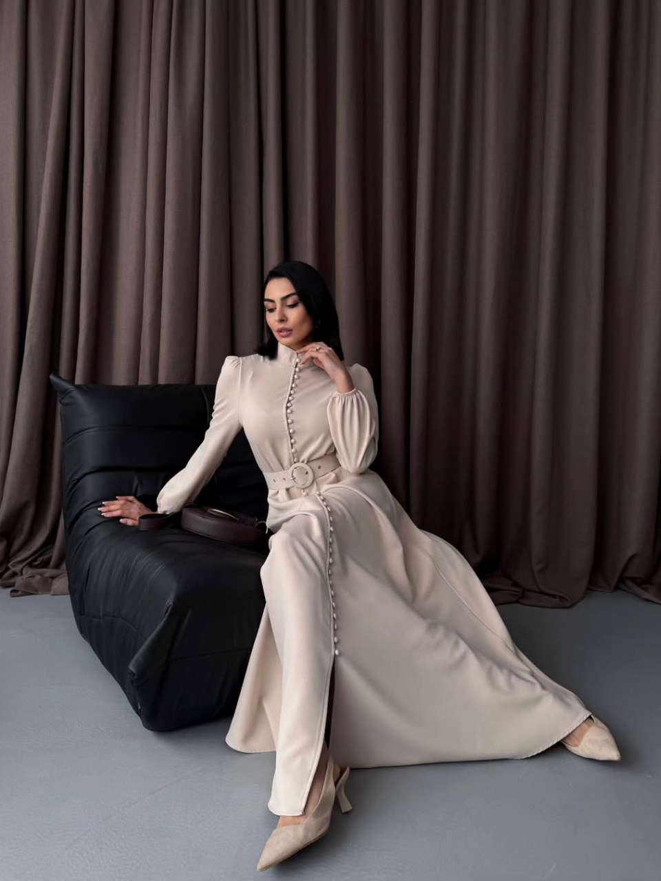 Robe longue ceinturée avec boutons REF52025