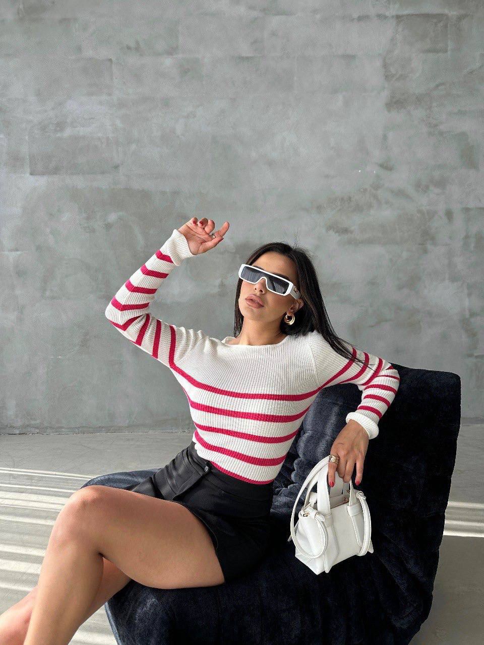 Pull Ajusté Rayé à col rond Taille Standard RéfSH10