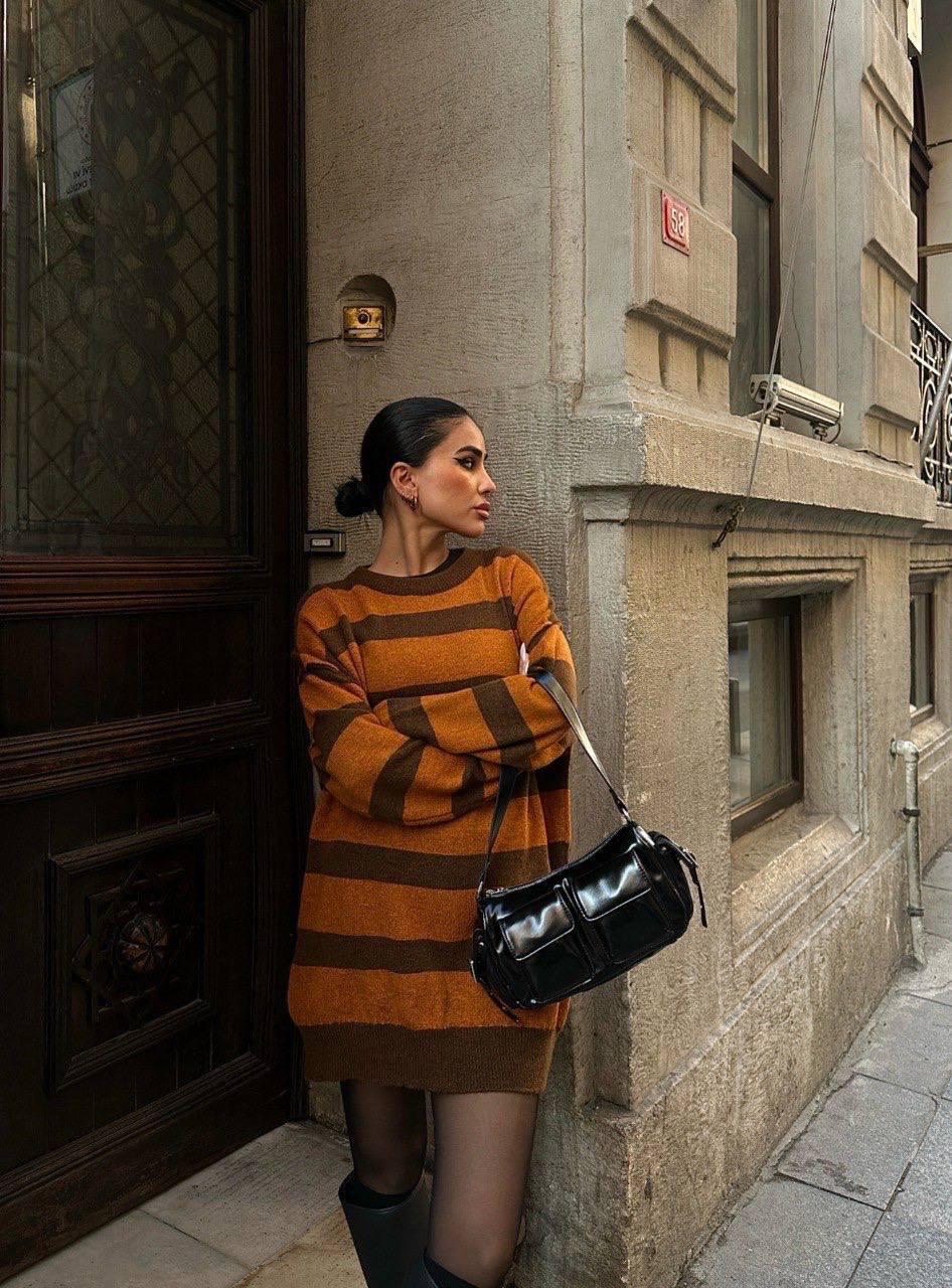 Pull Robe à détails rayés Taille Standard Réf1182