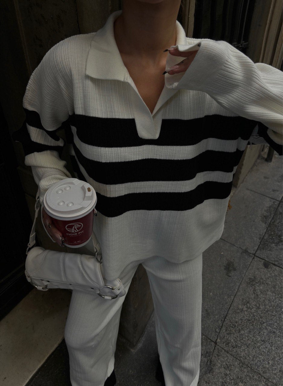 Ensemble tricoté élégant avec détails rayés Taille Standard Réf9977