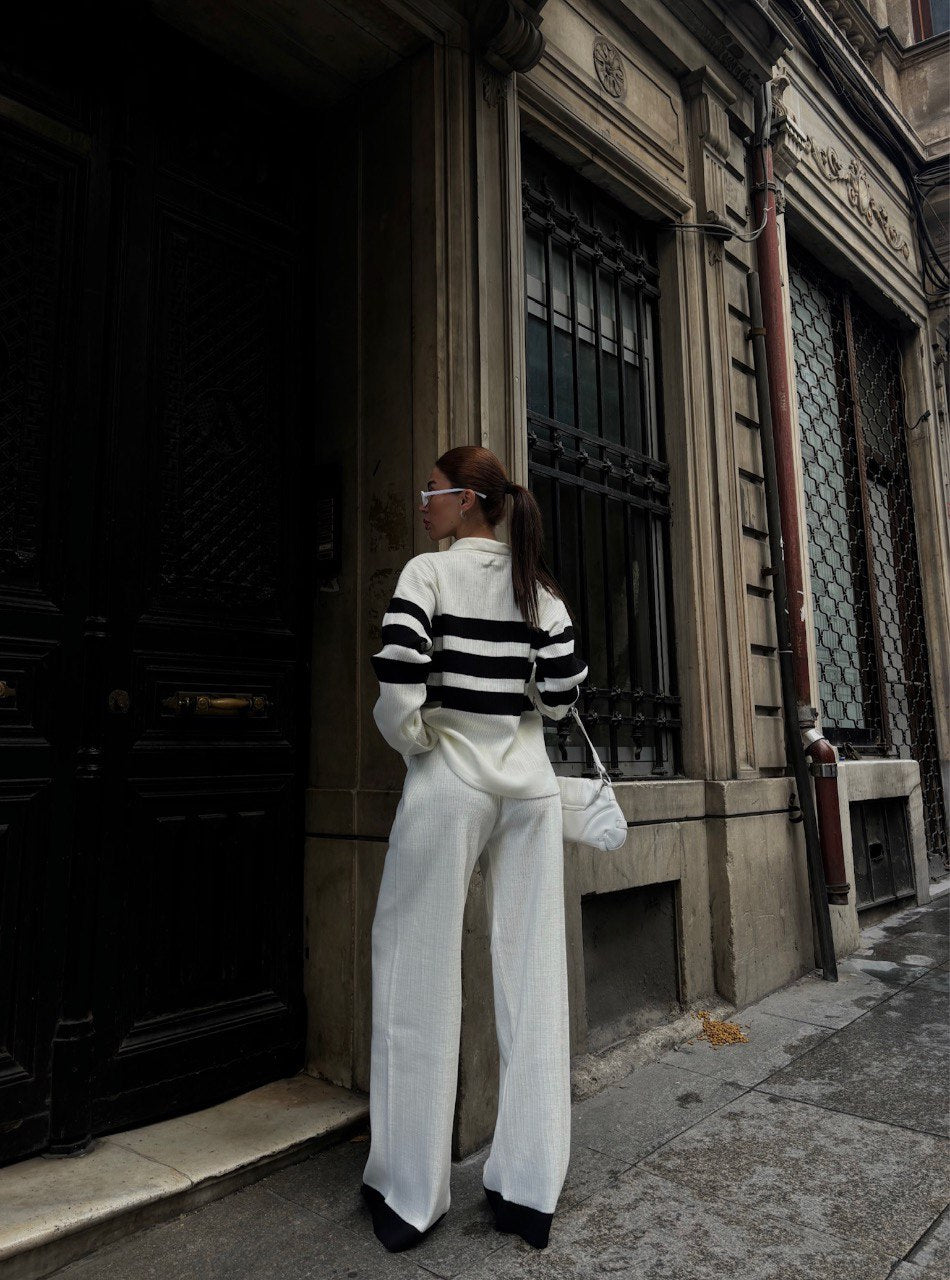 Ensemble tricoté élégant avec détails rayés Taille Standard Réf9977