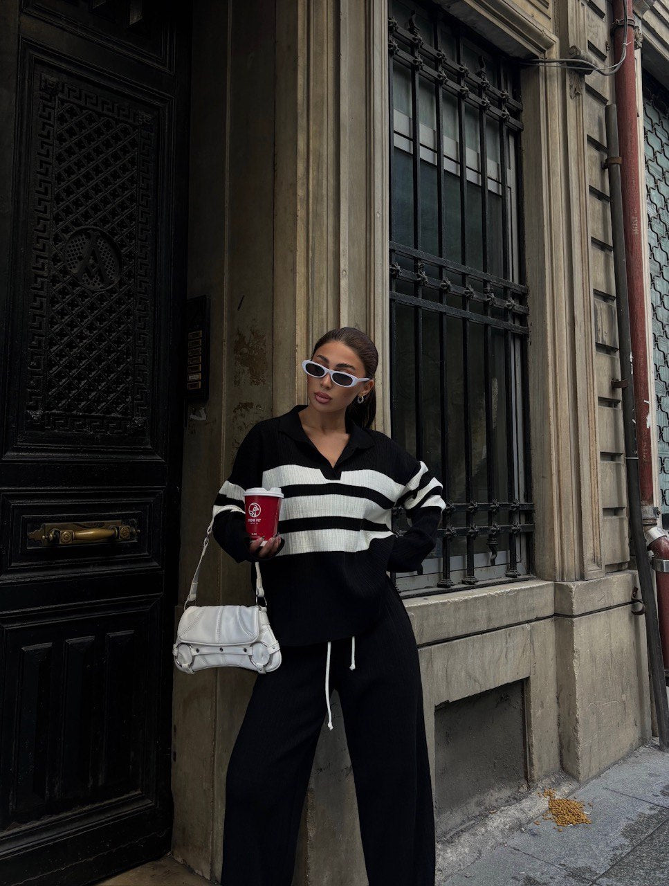 Ensemble tricoté élégant avec détails rayés Taille Standard Réf9977